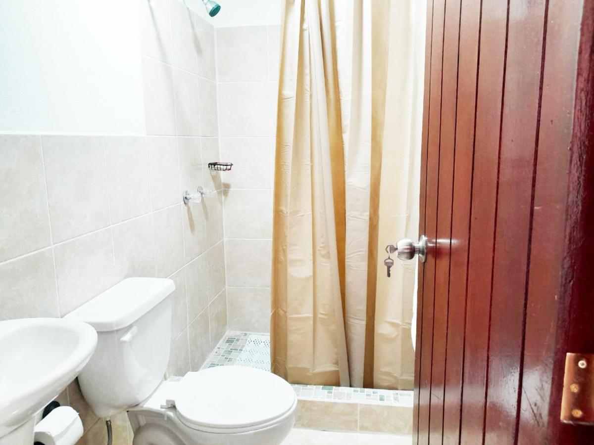 Hospedaje Via 7 Guatemala City Екстериор снимка
